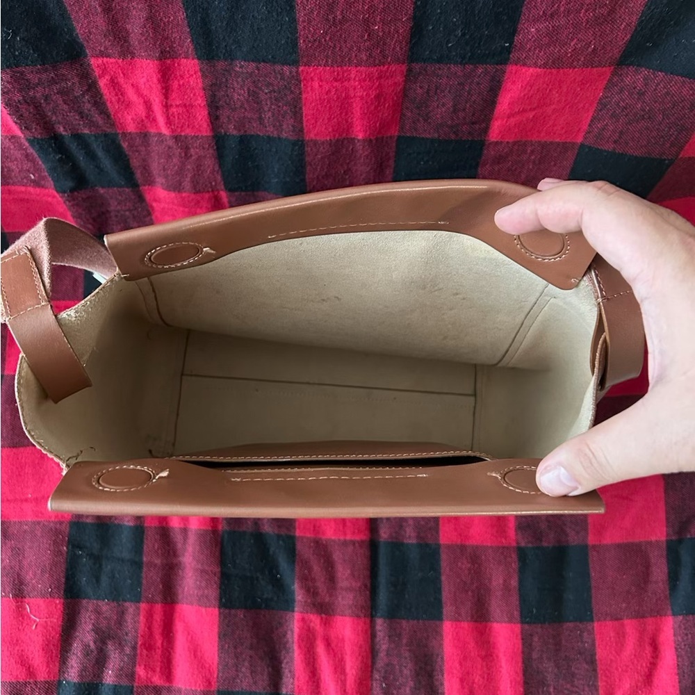 Everlane Tan Crossbody Bag with Adjustable Strap - Picture 4 of 6